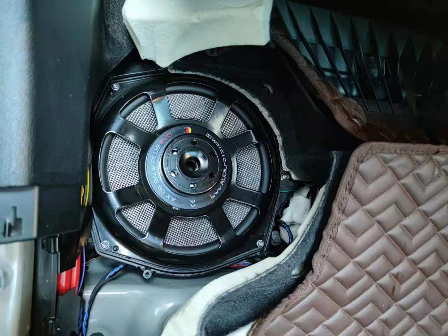 宝马320音响升级德国audio-system乐斯登