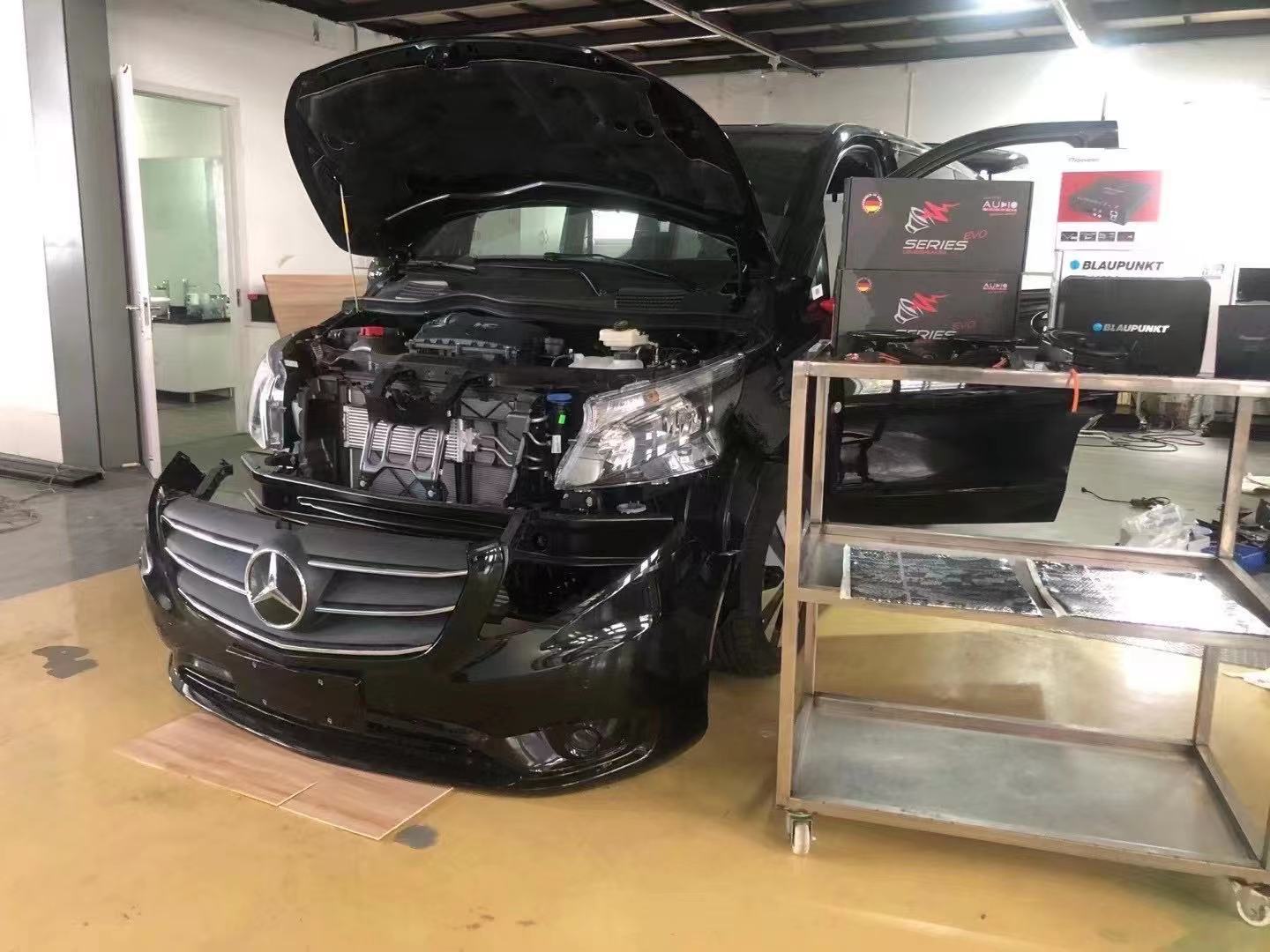 奔驰V260音响升级德国audio-system乐司登