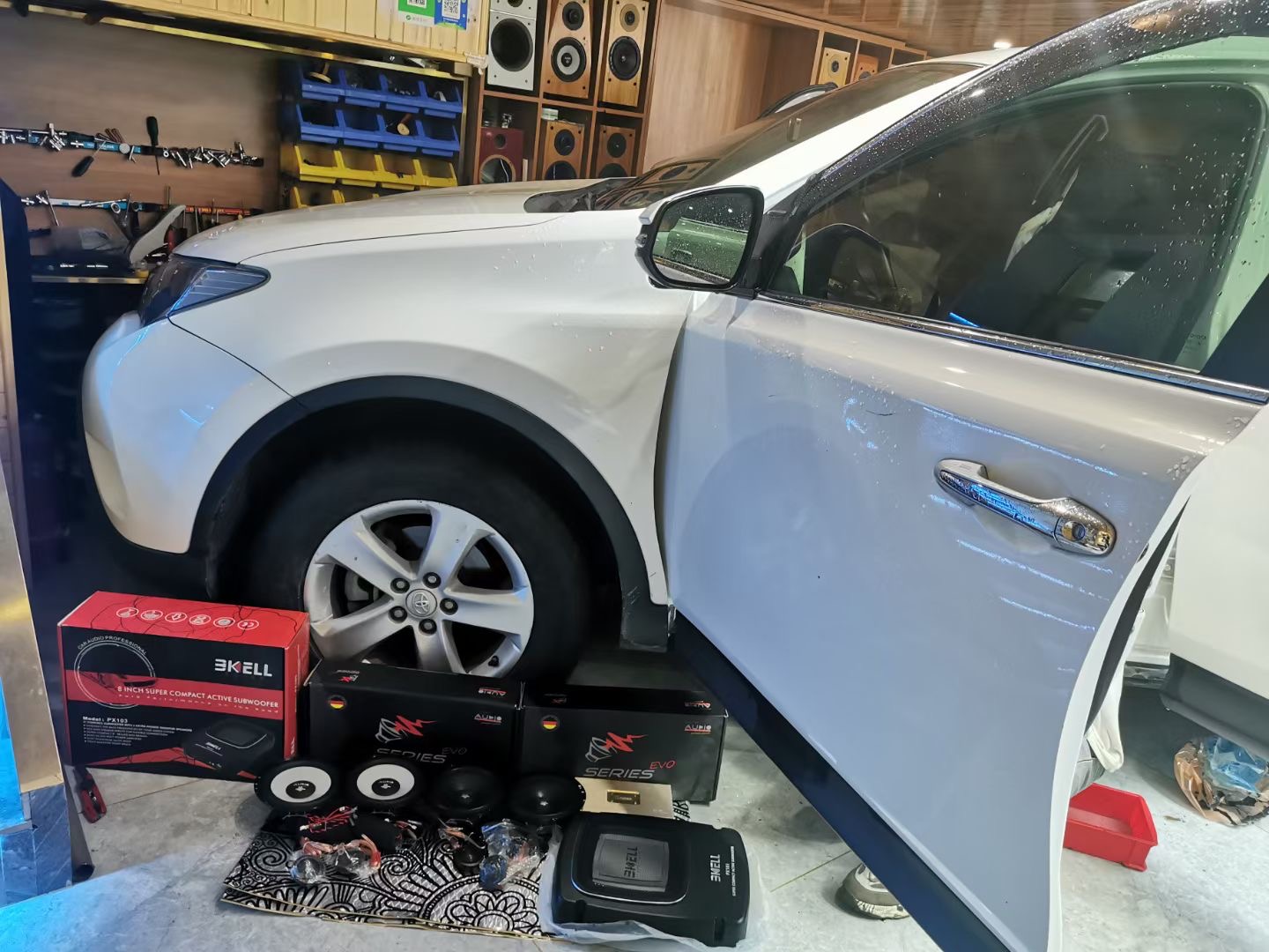 丰田RAV4音响升级德国audio system乐司登